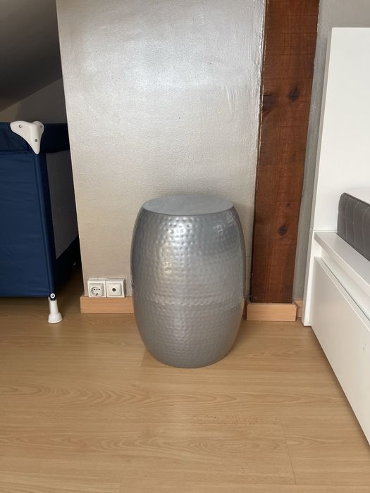 Mesa de apoio em latão prateado