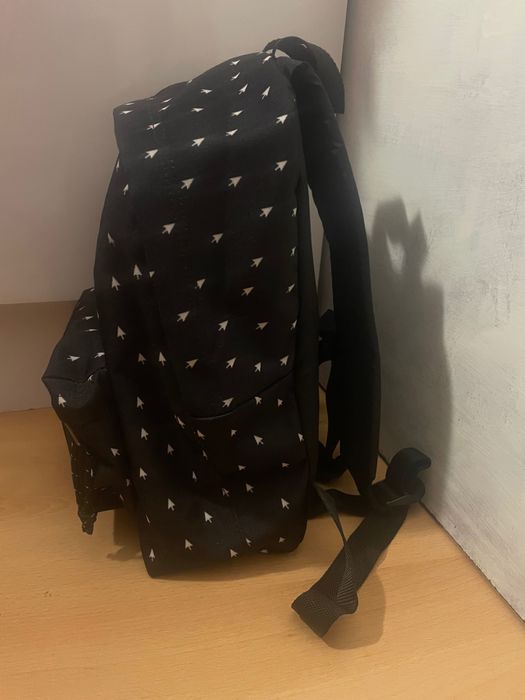 Mochila eastpak ( tamanho pequeno )