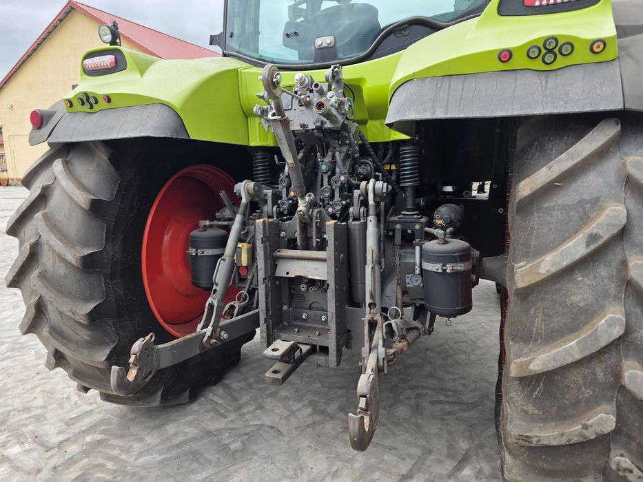 Claas Arion 620 z ładowaczem czołowym Ares Axion