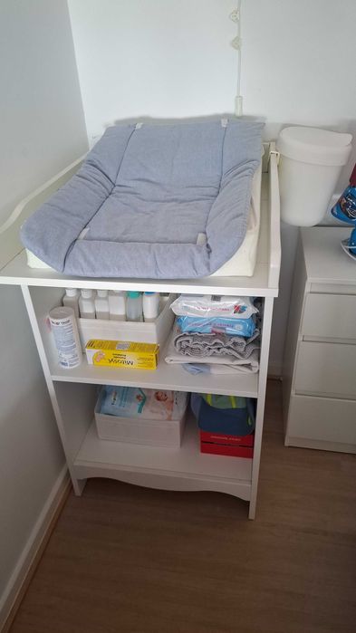 Trocador e berço de bebé à venda