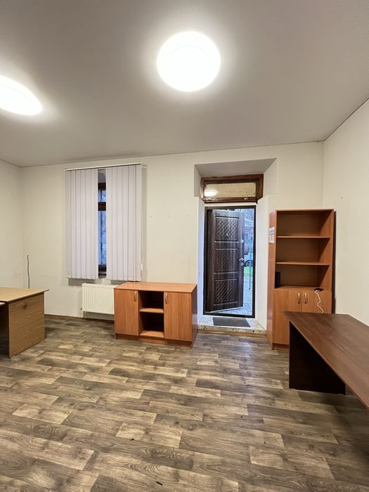 В Продажу приміщення в Центрі з ремонтом