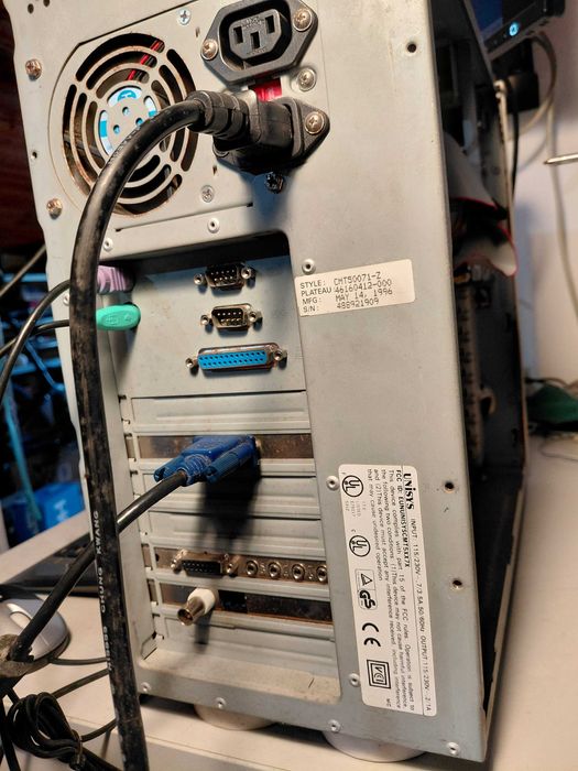 PC antigo Unisys Pentium 100MHz