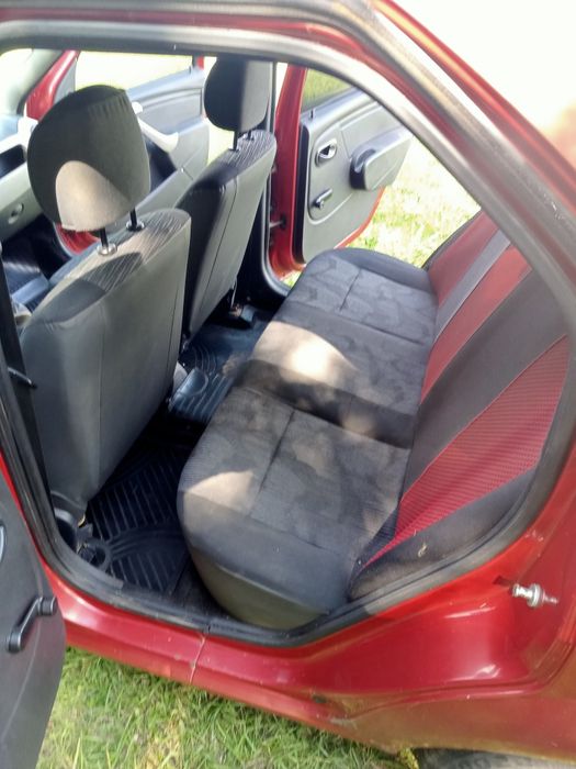 машина Dacia logan