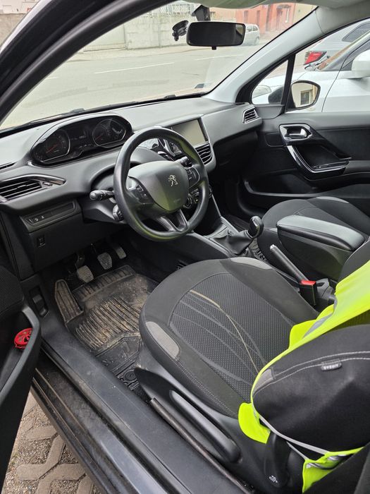 Peugeot 208 benzyna sprzedam