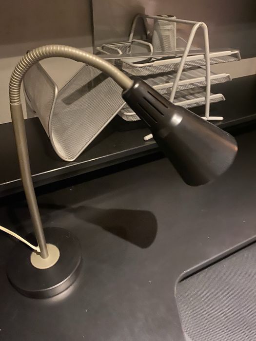 Biurko, regał, tablica, lampka, krzesło, meble mlodzieżowe