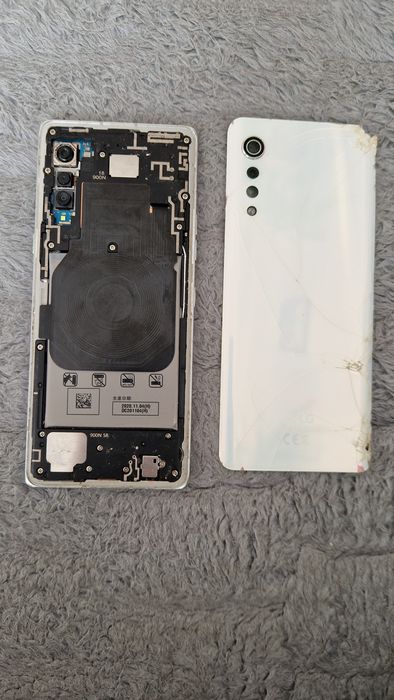 Telefon LG VELVET