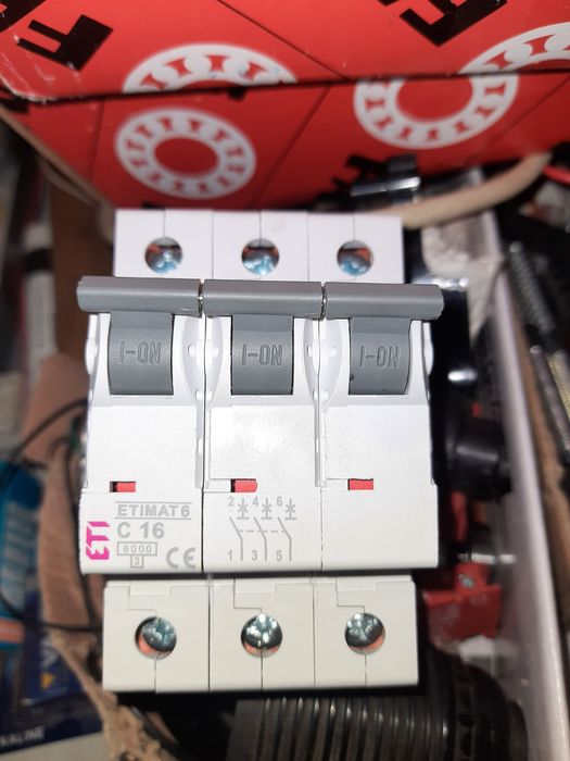 Автоматичні  вимикачі різні