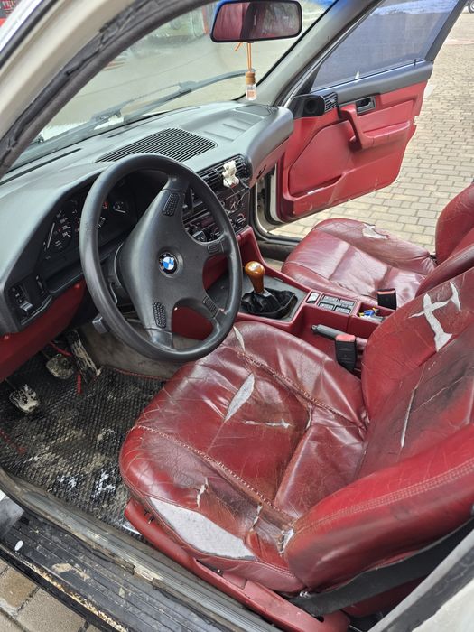 Автомобіль BMW e34
