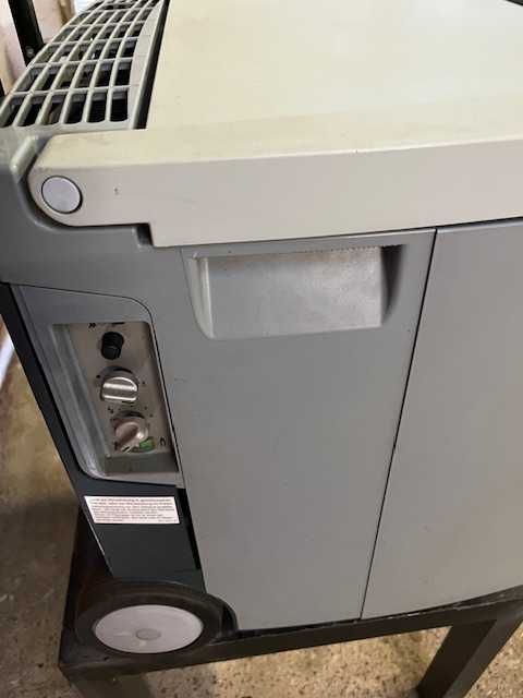 Frigorifico Gas 12v e 220 V dometic Com rodas