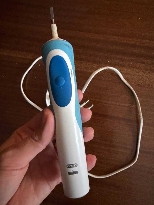 Електрична зубна щітка Braun Oral-B
