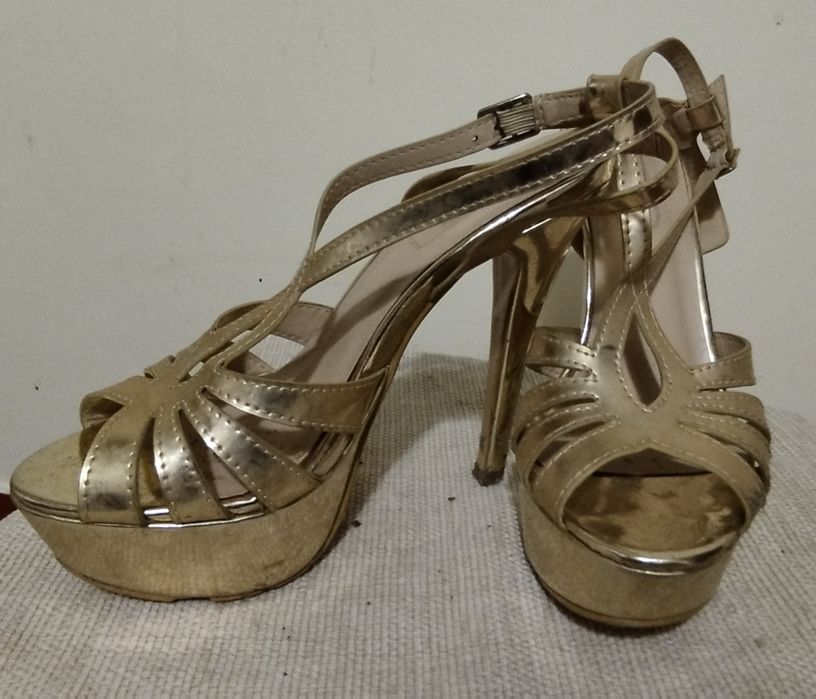 Sapatos praticamente novos tamanho 36