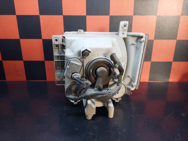 Ótica / farol direita ISUZU N (6th Generation)