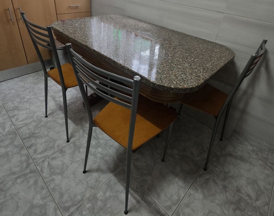 Mesa jantar  e 3 cadeiras