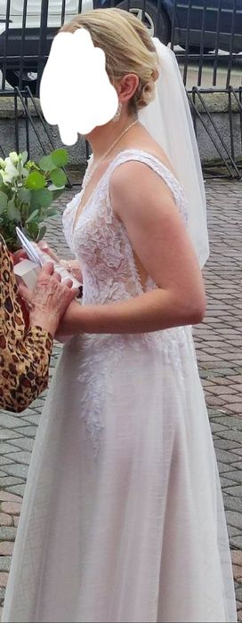 Suknia ślubna brokatowa