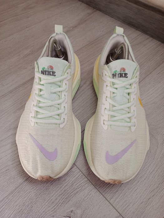 Кросівки Nike  Invincible Run 3