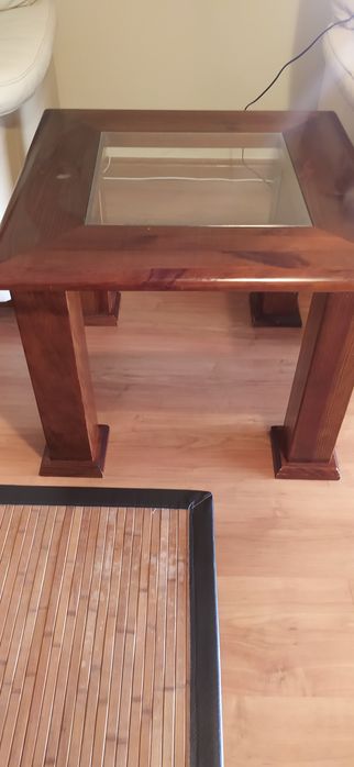 Mesa de centro com tampo de vidro