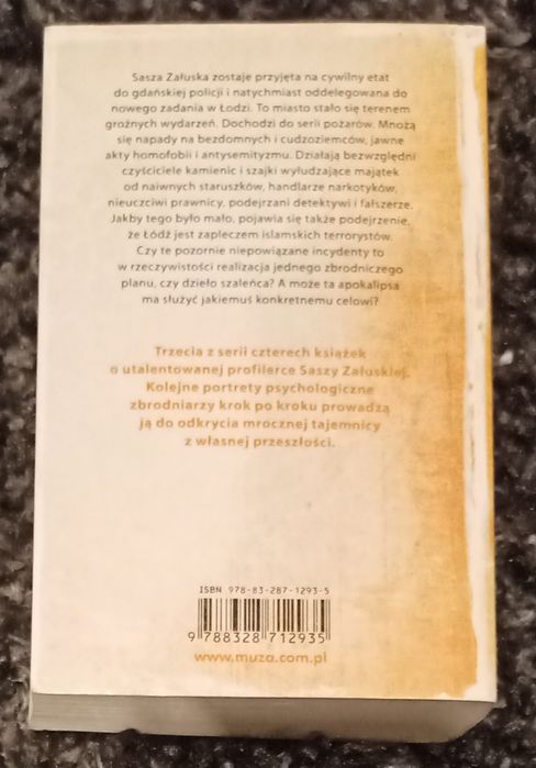 Powieść kryminalna Katarzyny Bondy pt. ,, Lampiony "