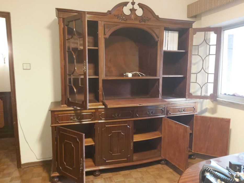 armário vintage de madeira