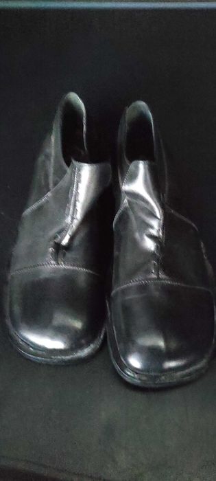 Sapatos em pele genuína