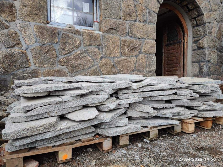 Kamień ozdobny , boniówka , granit , na elewację na mury