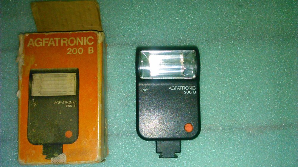 Uszkodzona lampa błyskowa  AGFA 200 B
