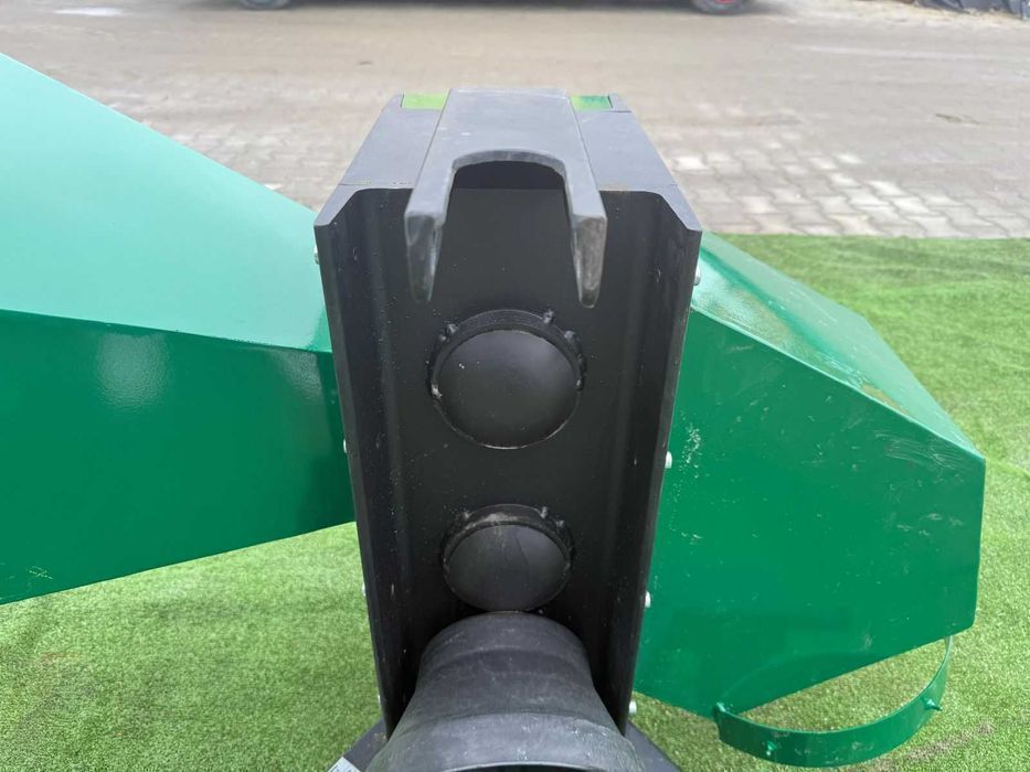 Rębak Do Gałęzi 8/11 cm Drewna Sam Ciągnie Rozdrabniacz Do Traktora