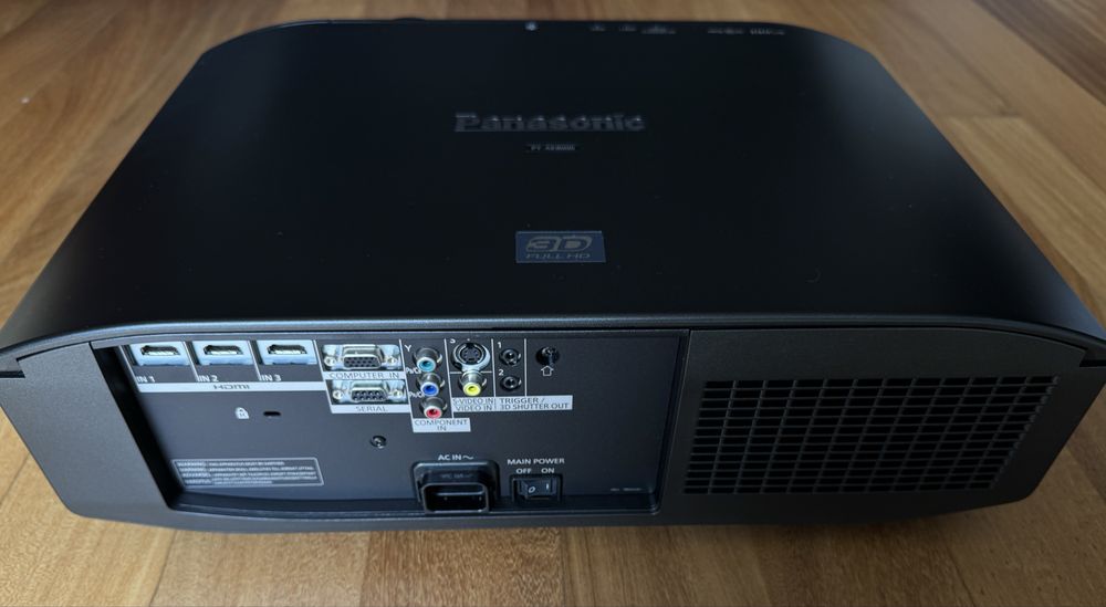 Projetor Panasonic PT-AE8000U – Excelente Estado | 1300h | Full HD Home Cinema