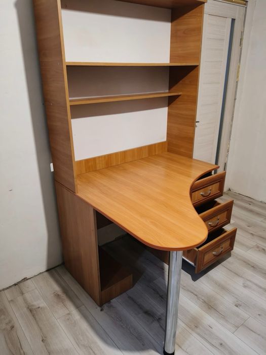 Компʼютерний стіл