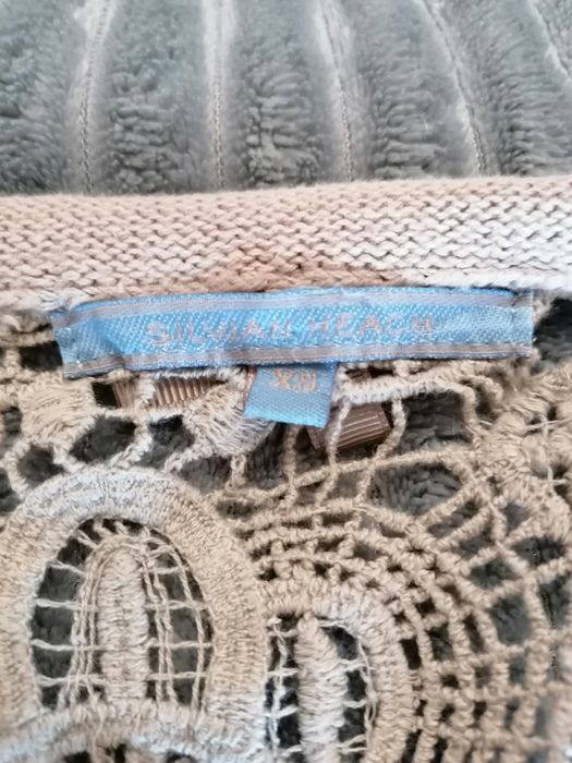 Casaco de malha bege. Marca xs mas veste mais