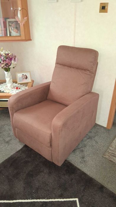 Vende-se Sofa + 2 cadeiroes como novo