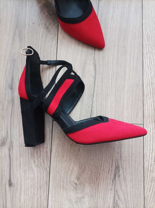 Buty na szpilce DeeZee