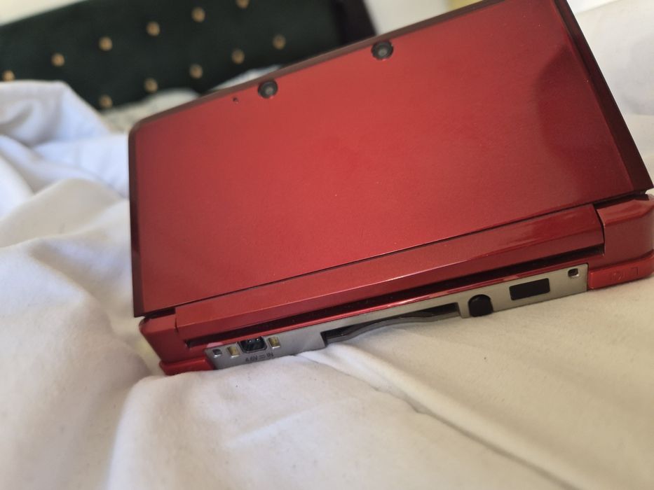 Nintendo 3DS Vermelha modificada