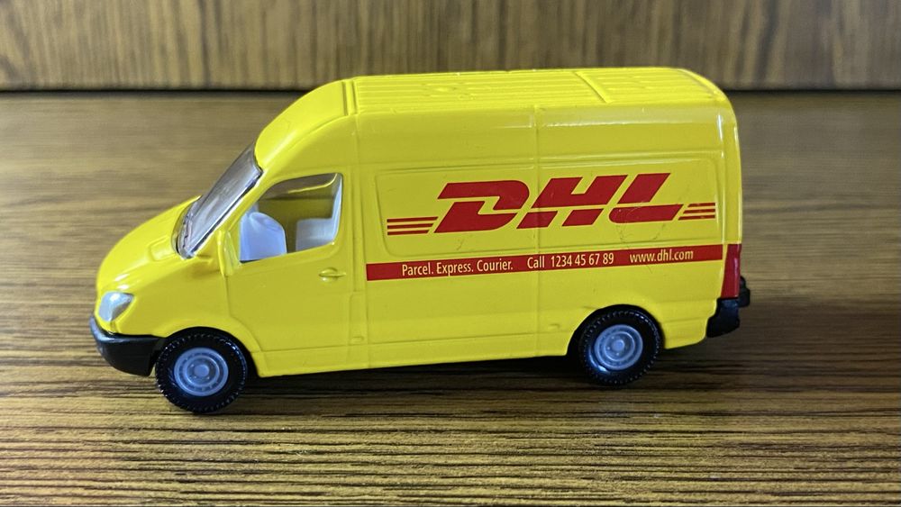 Модель DHL Mercedes-Benz Sprinter фургон - колекційна машинка