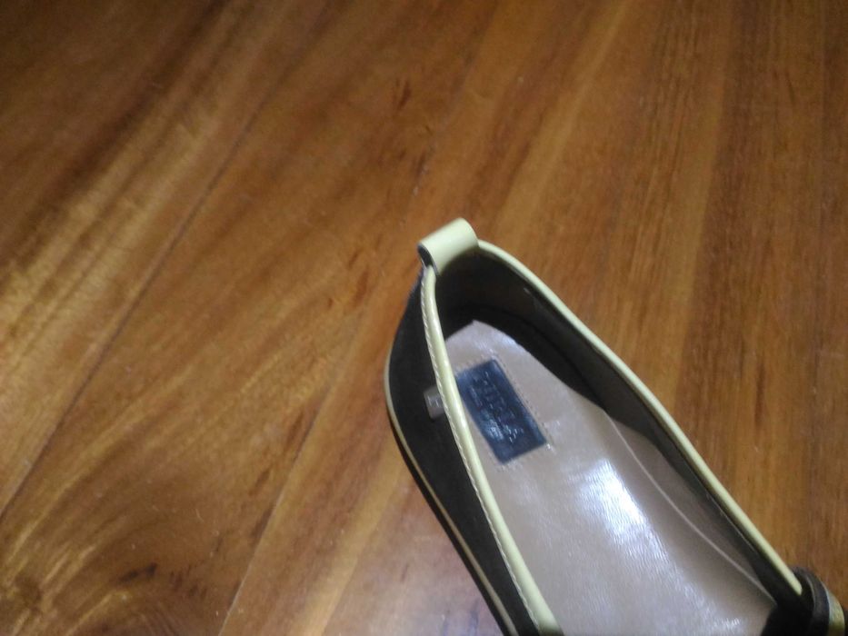 Sapatos da marca Furla em pele genuína t-37. Sem uso