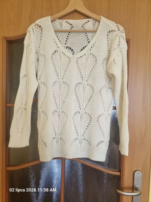 Miękki, delikatny sweter ażur