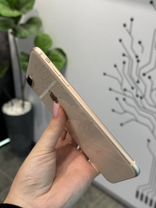 iPhone 8 Plus • Gold • 64GB • Нюанс