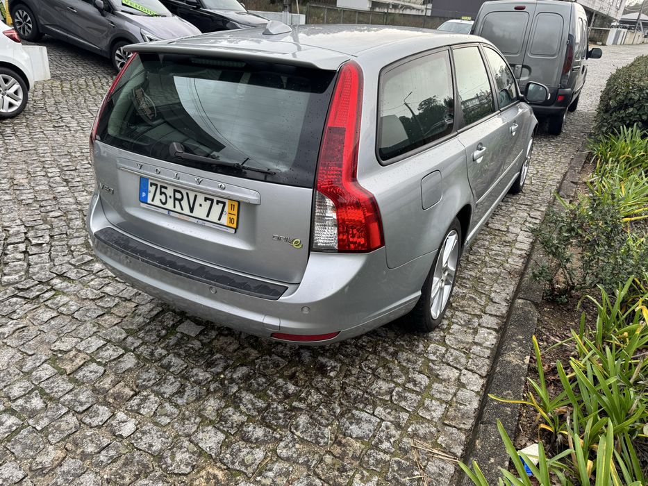 Volvo v50   2011
