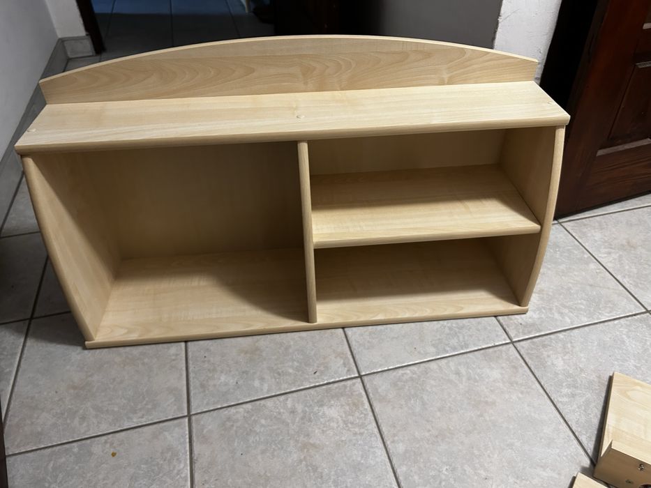 Pułki wiszące na scianę