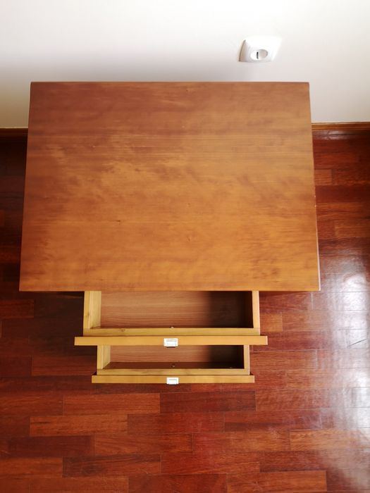 Duas Mesas de cabeceira em cerejeira