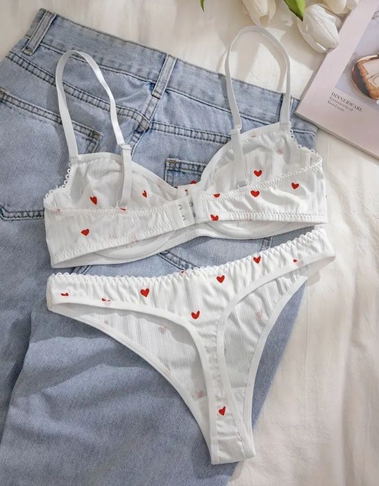 Гарний комплект нижньої білизни