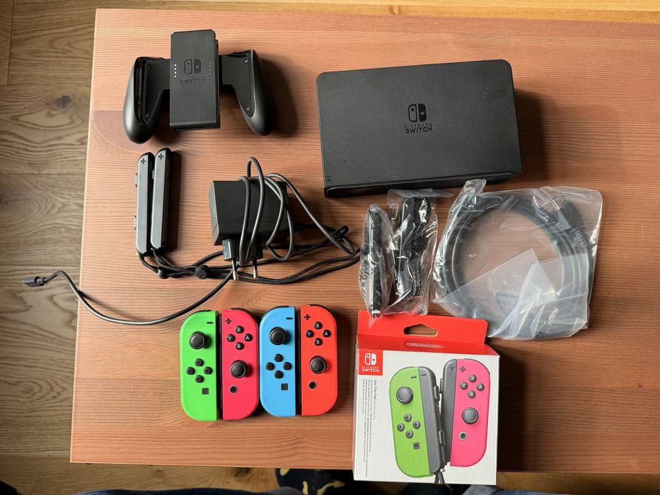 Nintendo Switch OLED + joycony + etui Zelda