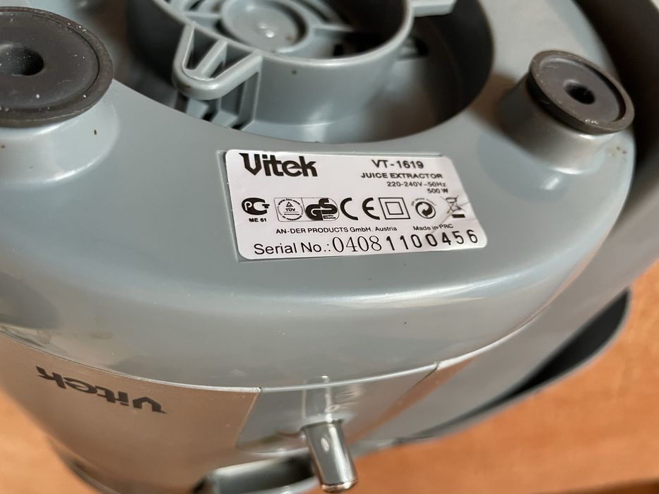 Соковитискач Vitek VT-1619