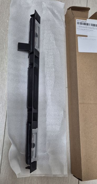 Планка кнопки відкриття багажника та підсвіткою номера БМВ Х5 Е53, Х3