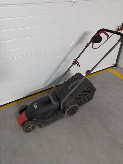 Corta relvas eléctrico