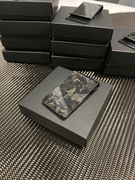 Зажим для денег из кованого углеродного волокна. Карбоновый зажим