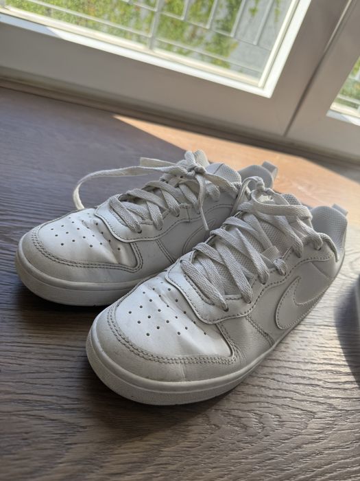 Tenis nike brancos