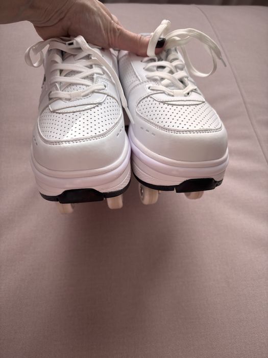 Кросівки трансформатори з роликами LieKick led