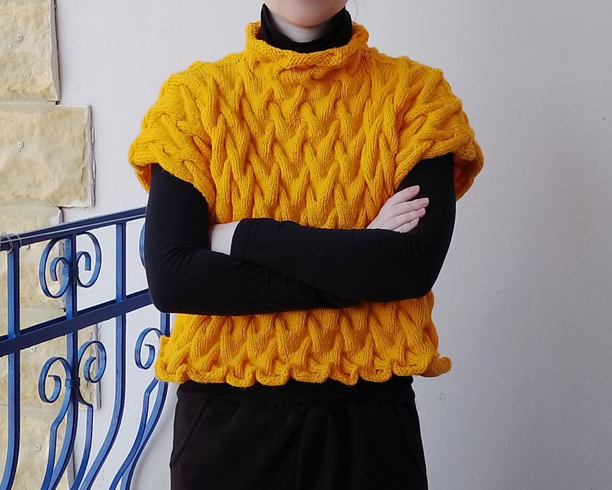 Handmade Жіночий теплий в'язаний жилет