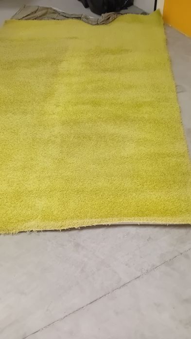 Carpete verde bom estado