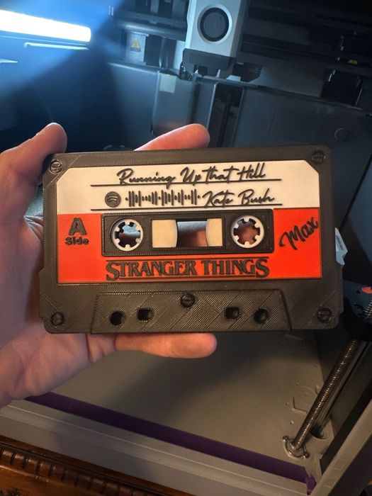 Дивні Дива Набір Stranger Things: нічник та касета статуетка